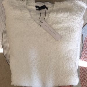 Off white v-neck boucle sweater